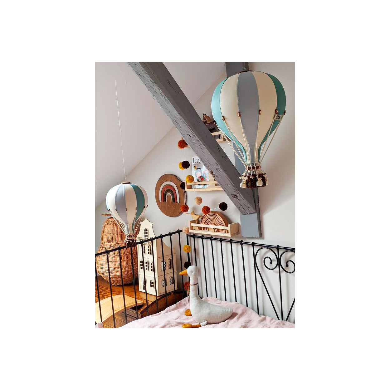 Globo para la decoración del cuarto del bebé color verde mint y crudo