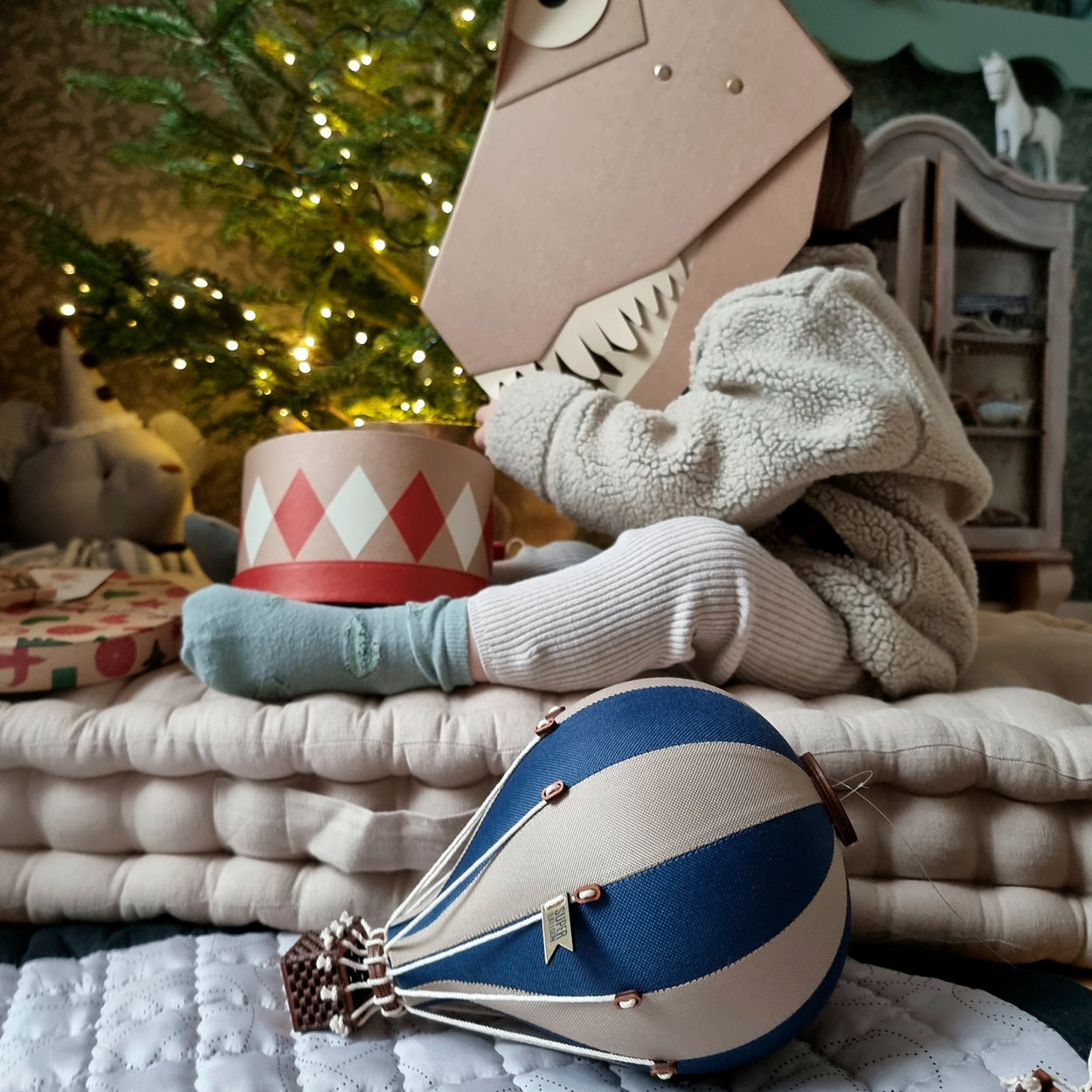 Globo colgante azul navy y beige