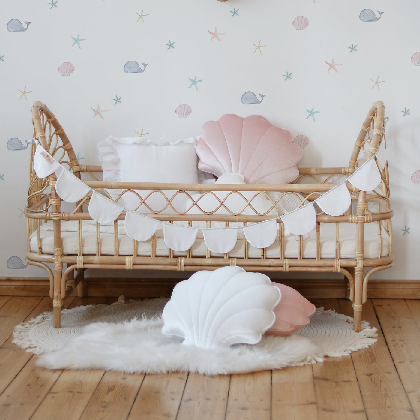 Guirnalda blanco perla de terciopelo para decoración infantil