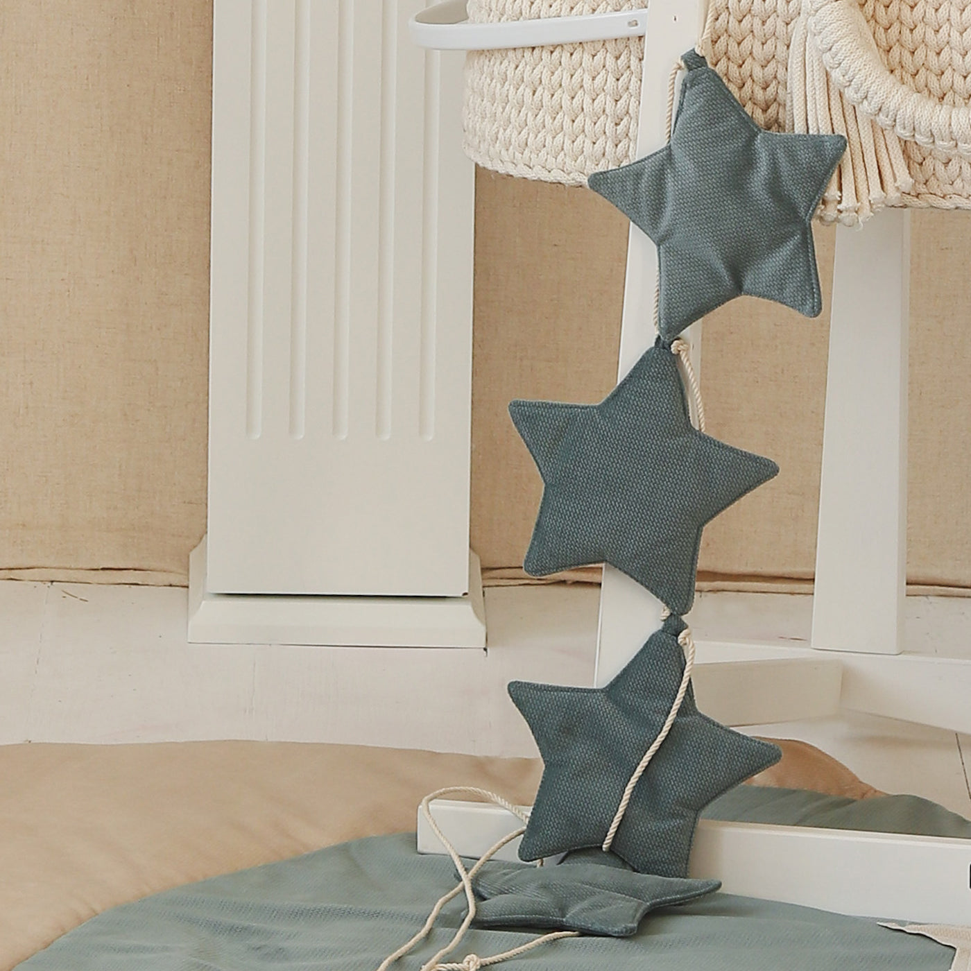 Guirnalda de estrellas de terciopelo azul grisáceo para decoración infantil